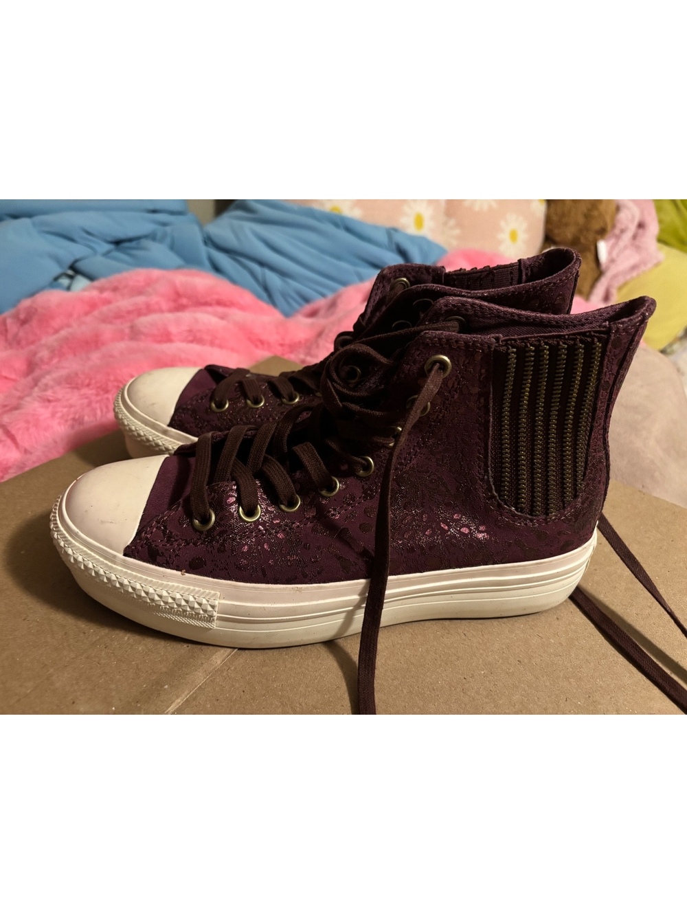 Converse All Star High Top Sneakers in Burgundy Size 8.5